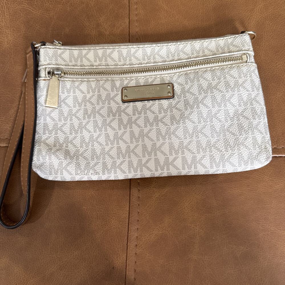 Michael Kors Jet Set Travel Large Signature Logo Wristlet Wallet Vanilla